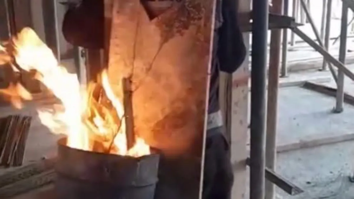 Giresun'da bu görüntüler gündem oldu: Ateş yanan tenekeyi sırtında taşıdı! Giresun'da bu görüntüler gündem oldu: Ateş yanan tenekeyi sırtında taşıdı!