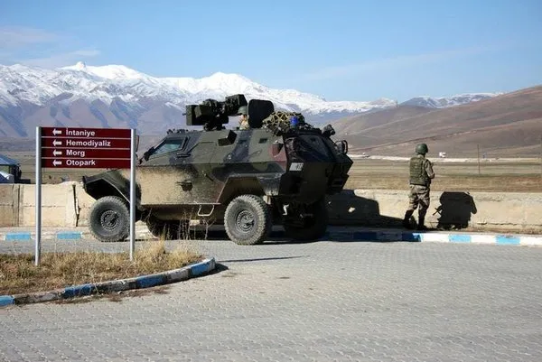 Hakkari'de 5 asker şehit oldu