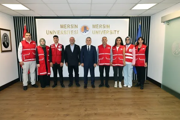 kizilay-ile-universite-isbirligiyle-ogrencilerine-ucretsiz-giyim-destegi-1763535901095.jpg