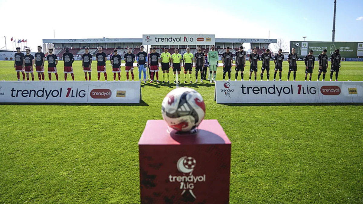 Süper Lig yarışı alev aldı! İşte 1. Lig güncel puan durumu – Galeri Süper Lig yarışı alev aldı! İşte 1. Lig güncel puan durumu – Galeri