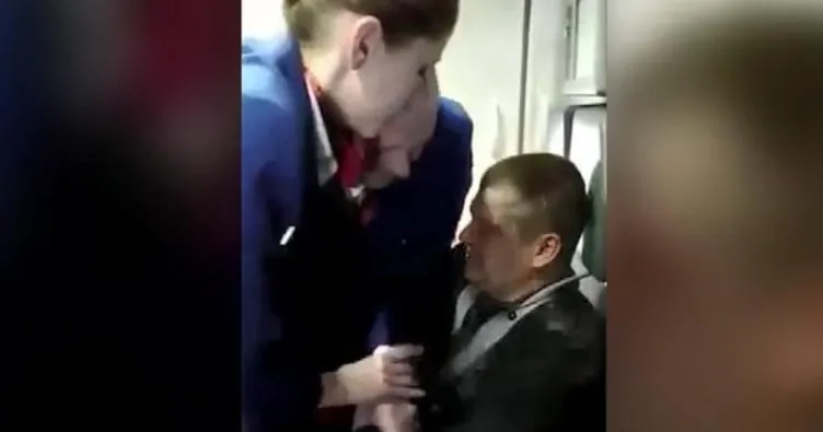 Uçağı birbirine katan yolcu hostes koltuğuna bağlanarak durdurulabildi