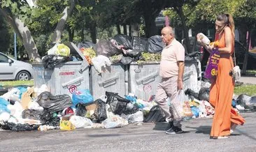 Çiğli’de çöpler sokakta kaldı