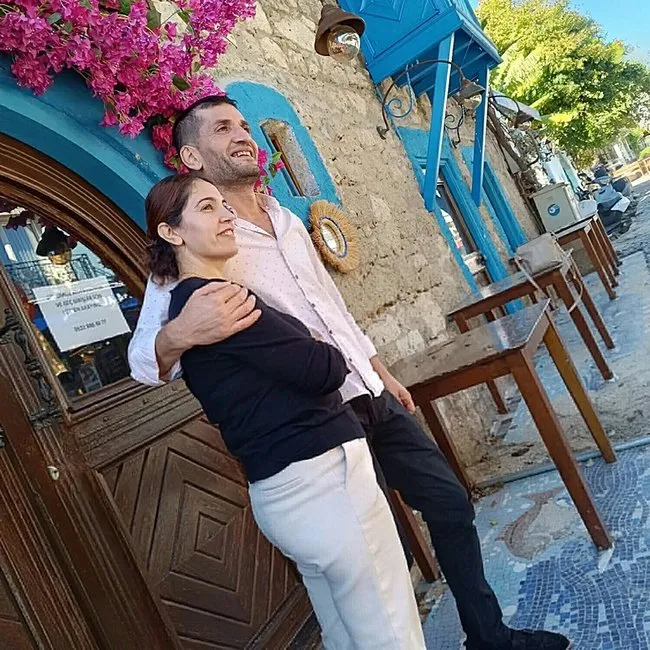 Manisa’da feci kaza! Patlayan lastiği değiştirirken kamyonet çarptı!  Evli çift hayatını kaybetti