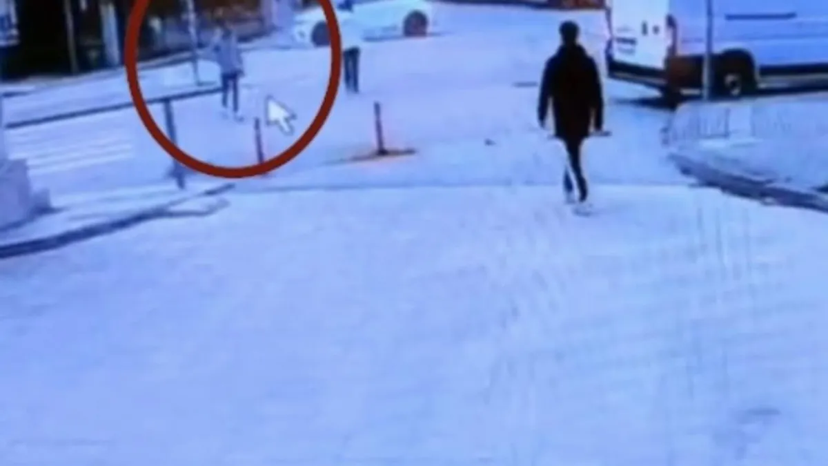 Bursa’da film gibi operasyon! 500 bin TL’lik dev vurgun! Yüzlerce kamerayla izlenerek… Bursa’da film gibi operasyon! 500 bin TL’lik dev vurgun! Yüzlerce kamerayla izlenerek…