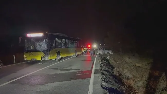 sariyerde-iett-otobusu-ile-minibus-kafa-kafaya-carpisti-1741804067407.jpeg