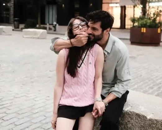 Gerçek masalı onlar yazdı! Dile kolay 10 yıllık büyük aşk: Serkan Çayoğlu ve Özge Gürel’in kıskandıran yıl dönümü kutlaması...