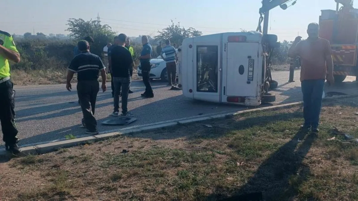 Adana'da feci kaza! Minibüs ile otomobil çarpıştı: Sürücü hayatını kaybetti