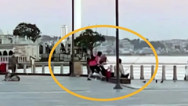 İstanbul'da sokak ortasında bir erkeği yerlerde sürükleyerek feci şekilde döven kadın kamerada | Video