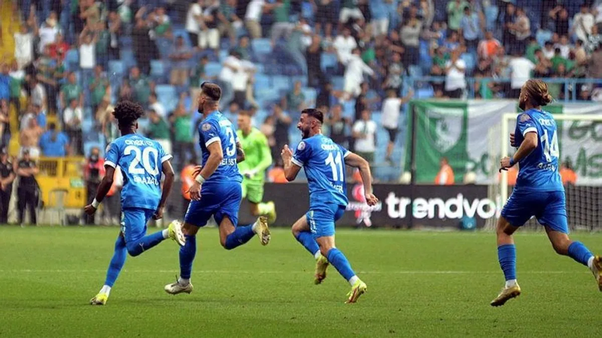 Bodrum FK, Sakaryaspor'u 3-1 mağlup ederek Süper Lig'e yükseldi!