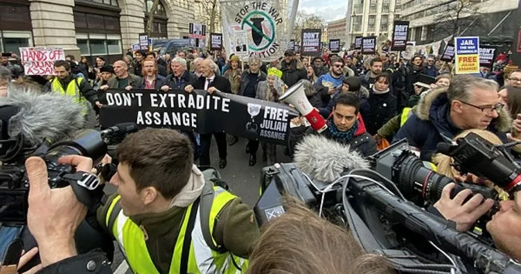 Londra’da Julian Assange’a destek gösterisi!