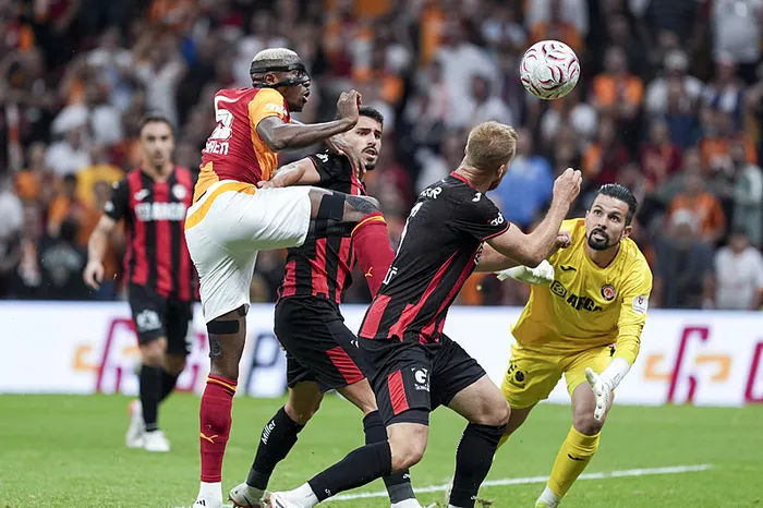 canli-super-ligde-galatasaray-corum-fk-maci-esitlik-suruyor-1786735584845.jpeg