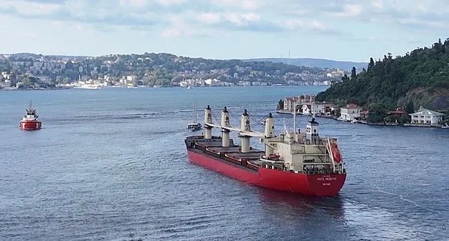 istanbul-bogazinda-gemi-arizasi-trafik-cift-tarafli-durduruldu-1785514178641.jpg