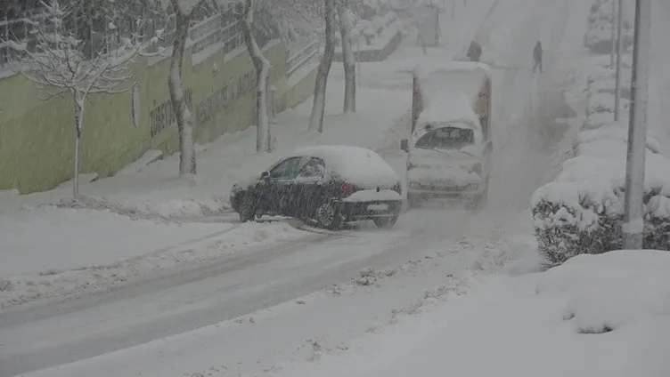 Kar yağışı Marmara’da etkili olmaya başladı! Düzce’de kar yağışı etkili oldu