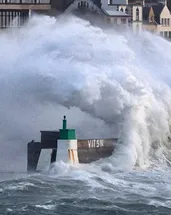 Fransa’da 850 bin hane elektriksiz kaldı