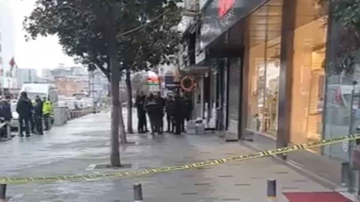 Bakırköy'de el bombası paniği