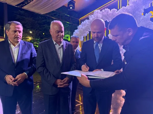 bilal-erdogan-baskan-erdoganin-sozlerini-hatirlatti-genc-cifte-en-az-3-cocuk-tavsiyesi-1787855543409.jpeg