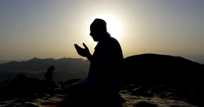 Müslümanlar Sevr mağarasına akın ediyor