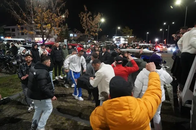 turkiye-2026-yilina-coskuyla-girdi-meydanlar-adeta-dolup-tasti-1767217763258.jpg (998×665)