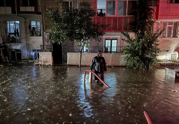 Son dakika: Meteoroloji'den İstanbul ve 6 il için turuncu, 15 ile sarı kodlu uyarı! Esenyurt'ta kuvvetli sağanak su baskınlarına neden oldu