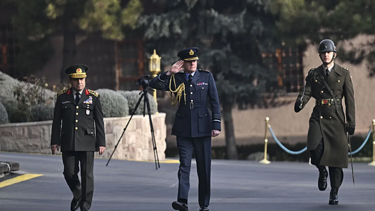 Genelkurmay Başkanı Bayraktaroğlu, Birleşik Krallık Genelkurmay Başkanı’nı kabul etti Genelkurmay Başkanı Bayraktaroğlu, Birleşik Krallık Genelkurmay Başkanı’nı kabul etti