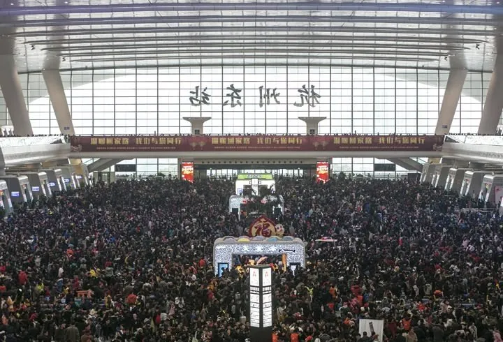 Çin’de hava koşulları onbinlerce yolcuyu mahsur bıraktı
