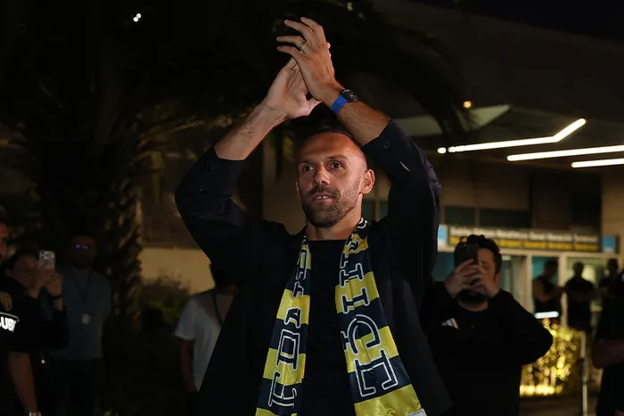 son-dakika-transfer-haberi-vedat-muriqi-fenerbahce-icin-istanbula-geldi-1781808519643.jpg