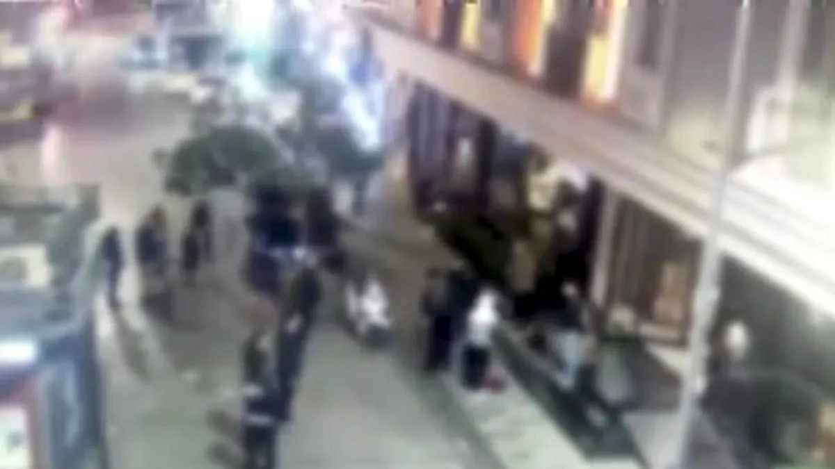 Taksim’de turist tatilinin son gününde kapkaça uğradı Taksim’de turist tatilinin son gününde kapkaça uğradı