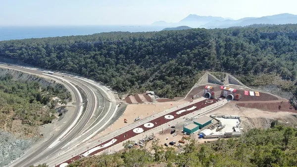 antalyayi-ege-ve-ic-anadoluya-bagliyor-100-yillik-ruya-gercek-oldu-1650252698738.jpg