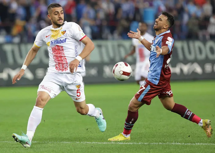 son-dakika-haberleri-trabzonspor-zorlu-macta-akyazida-kayip-kayserispor-son-anlarda-kazandi-1701615581156.jpg