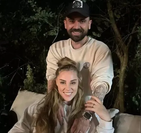 Tuğçe Tayfur’un eşi Muhammet Aydın öfkeden deliye döndü! Siz kimsiniz ulan, Ferdi Tayfur hayranlarıymış...