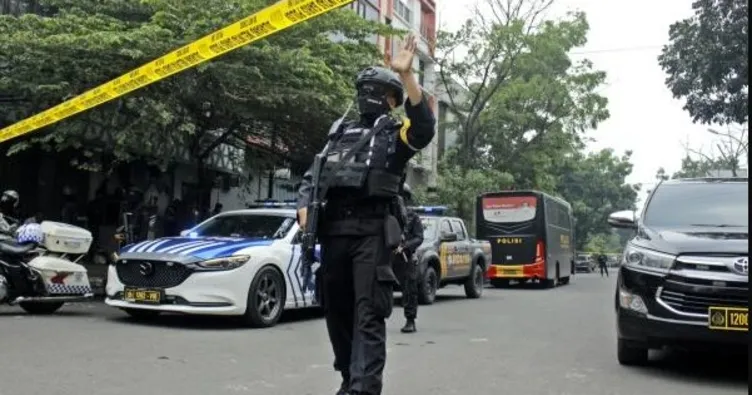 Endonezya’da askeri mühimmat havaya uçtu: Çok sayıda kişi yaşamını yitirdi