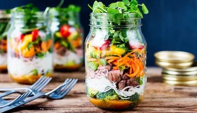 Kavonozda salata yiyerek kilo verin!