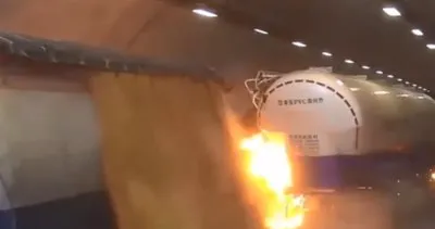 30 aracın hurdaya döndüğü tünel girişindeki feci zincirleme kaza kamerada | Video