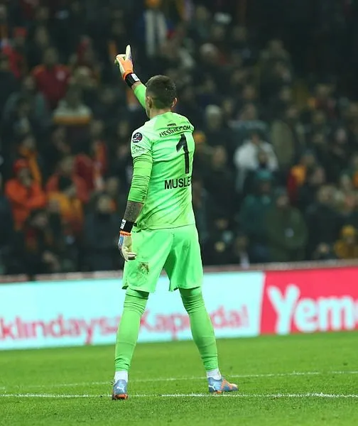 Son dakika haberi: Galatasaray - Trabzonspor derbisinde Muslera’dan inanılmaz hata! Herkes o anları ağzı açık izledi...