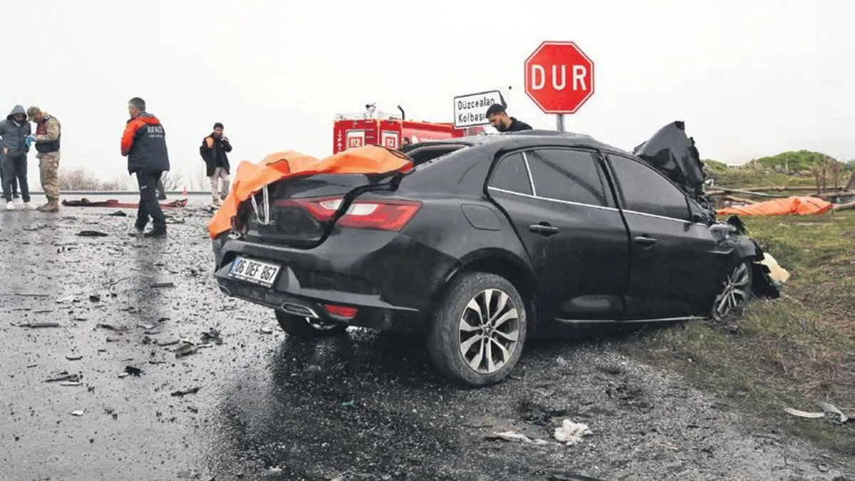 TIR, otomobile çaptı DSİ Müdürü öldü