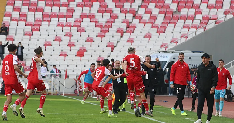 5 gollü maçta kazanan Sivasspor!