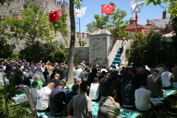 istanbulun-fethinin-573-yilinda-tarihi-namazgah-yeniden-ibadete-acildi-1780067636162.jpg