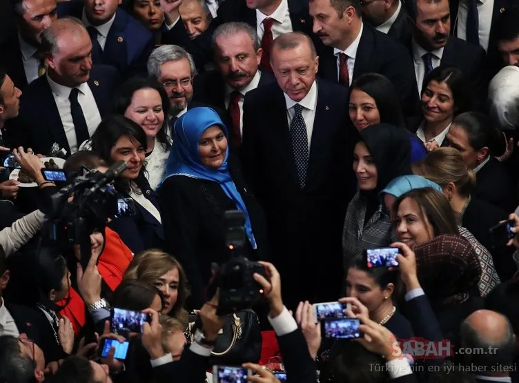 TBMM yeni yasama dönemine başladı. İşte resepsiyondan ilginç kareler...