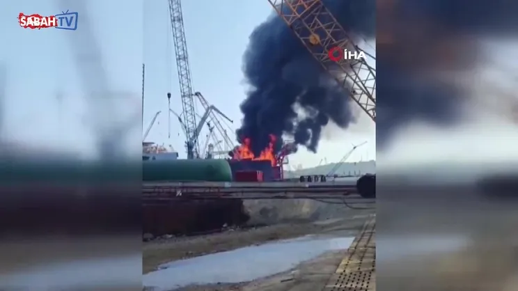 İzmir'de yakıt tankerinde yangın! | Video