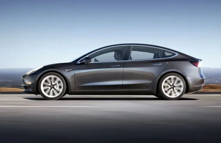 Tesla yeni aracı Semi’yi bugün tanıtıyor