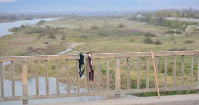 Yaşlı kadın, herkesin gözü önünde...