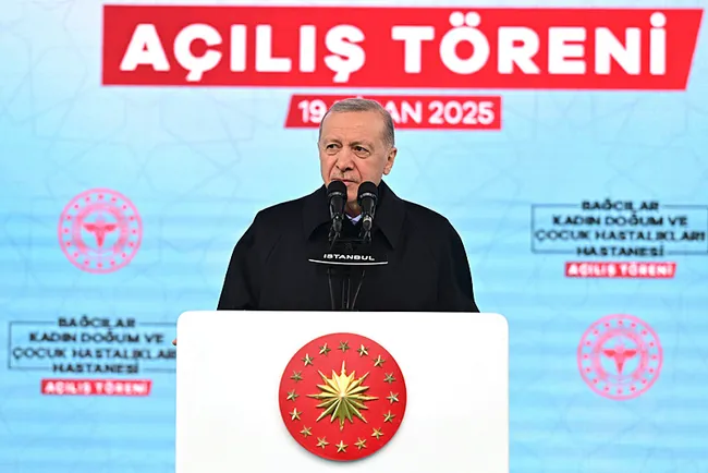 baskan-erdogan-saglikta-buyuk-donusume-imza-attik-1745073960778.jpeg