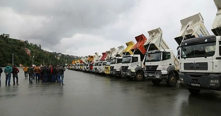 Rize’de Havalimanı inşaatında çalışmak isteyen kamyonculardan eylem