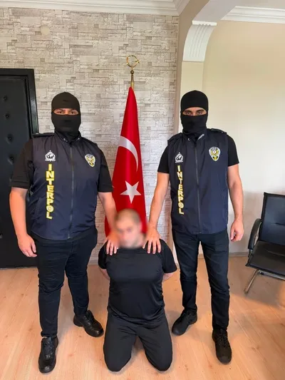 son-dakika-icisleri-bakanligi-duyurdu-redkitler-ve-erdogan-aykut-suc-orgutu-elebaslari-iade-edildi-1786619353664.jpg