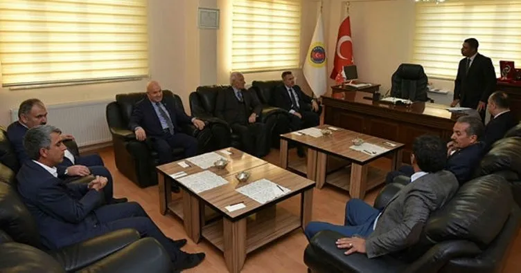 Vali Süleyman Elban, ilçe ve belde belediye başkanları ile bir araya geldi