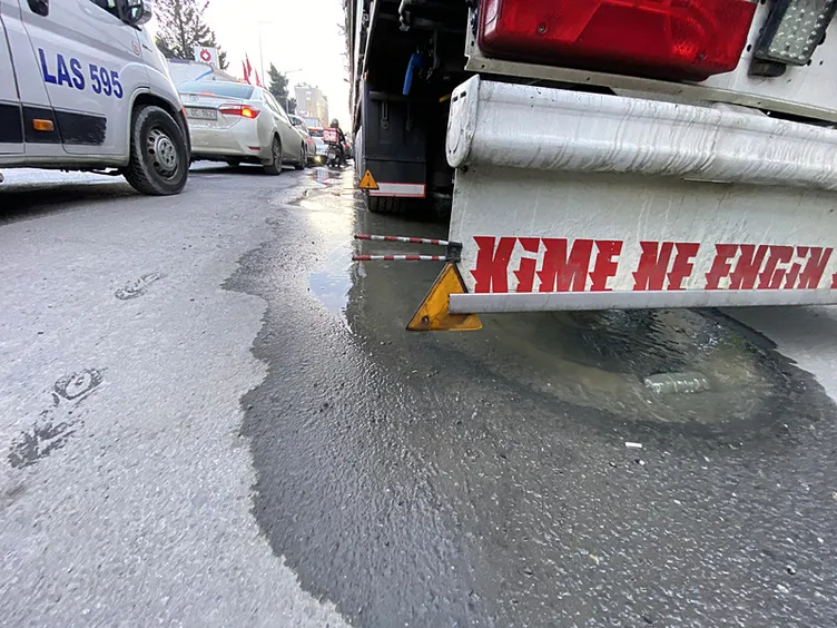 Bahçelievler’de kanalizasyon taştı, etrafı pis koku sardı! İBB’nin duyarsız kalması vatandaşı isyan ettirdi