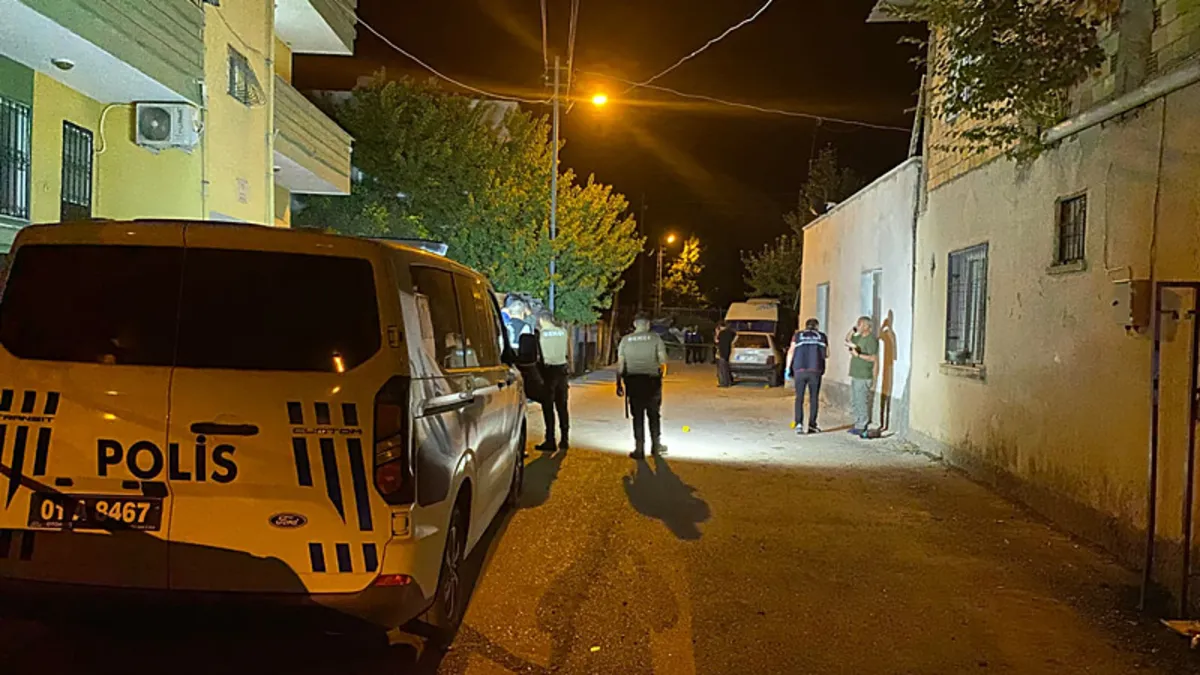 Adana Ceyhan'da silahlı kavga sonrası polis incelemesi.