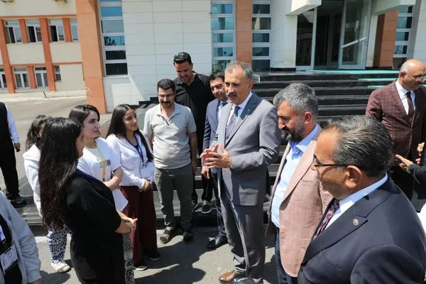 agridan-200-ogrenci-canakkale-ve-ankaraya-tarih-yolculuguna-ugurlandi-1786543736675.jpg