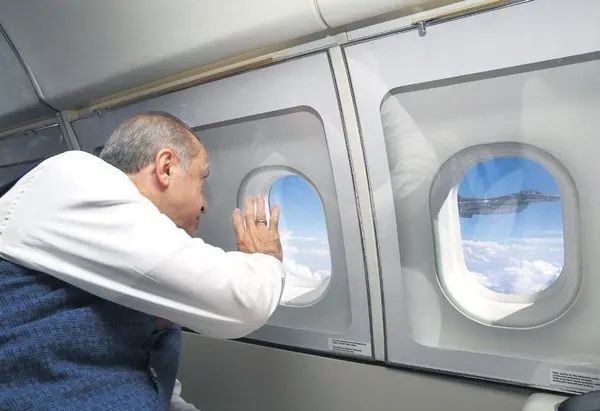 Cumhurbaşkanı Erdoğan’ı selamlayan o pilot bakın kim?