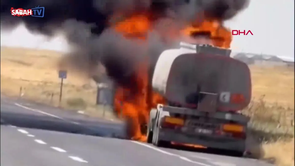 Mardin’de asfalt yüklü tanker alev topuna döndü | Video videosunu izle Mardin’de asfalt yüklü tanker alev topuna döndü | Video videosunu izle